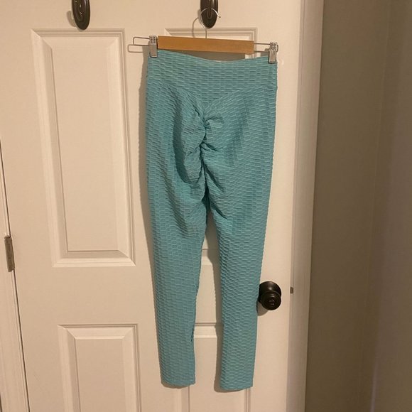 Light Blue Viral Butt Scrunch‎ Leggings - Size Small - Picture 4 of 4